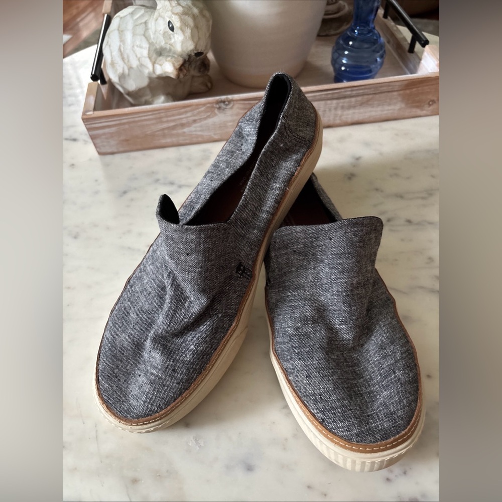 Toms Sunset Slip Ons in Gray Women Size 9